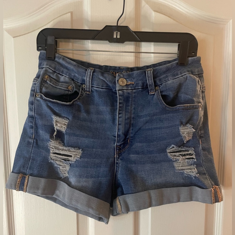 CURVY high wasted distressed Jean shorts! Medium wash size 12